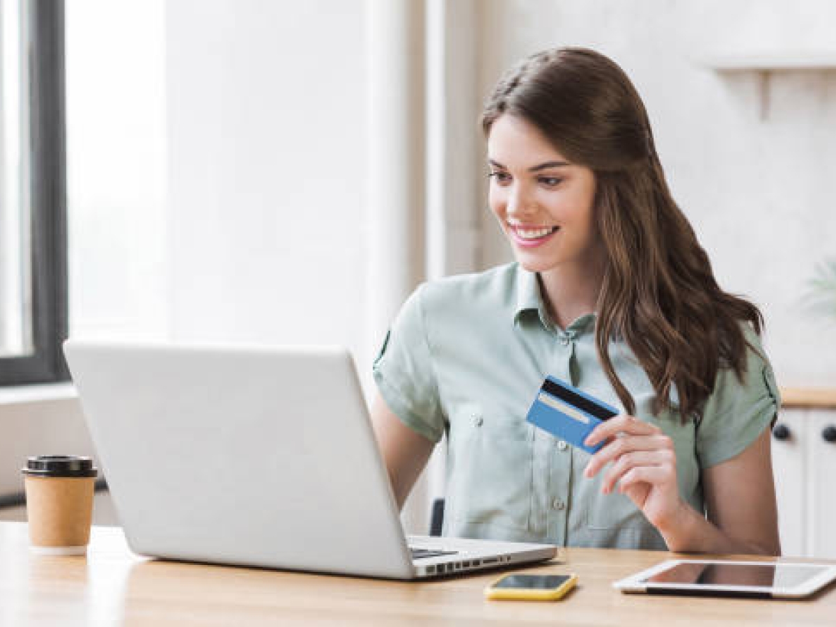 woman with credit card